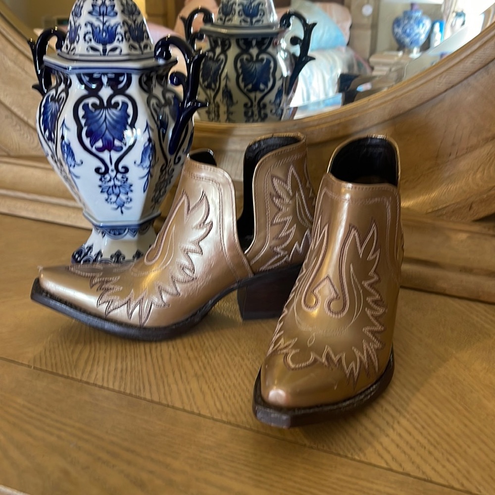 New and never worn. Impossible to find gold Ariat booties. Gorgeous booties.